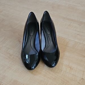 Life Stride Black Patent Heels